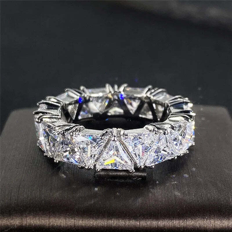 Bague Mariage Zircon Triangulaire – Alliance Femme Luxe TechVisio