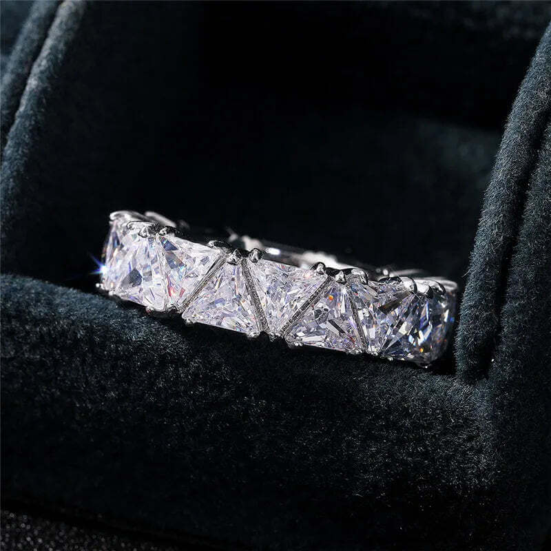 Bague Mariage Zircon Triangulaire – Alliance Femme Luxe TechVisio