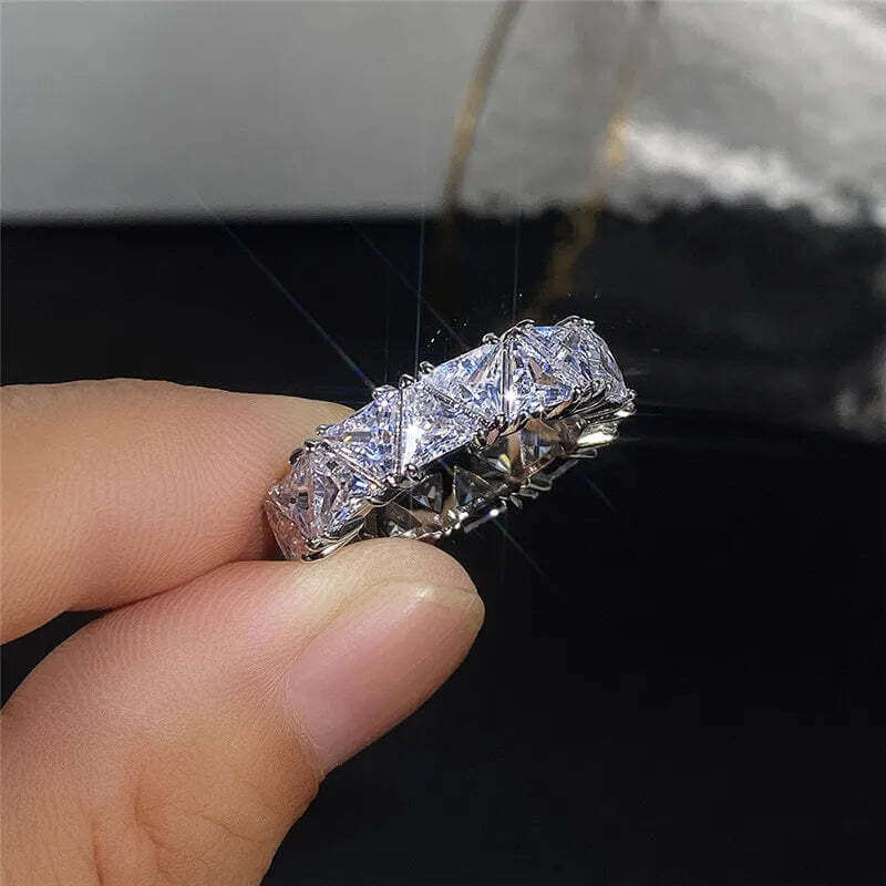 Bague Mariage Zircon Triangulaire – Alliance Femme Luxe TechVisio