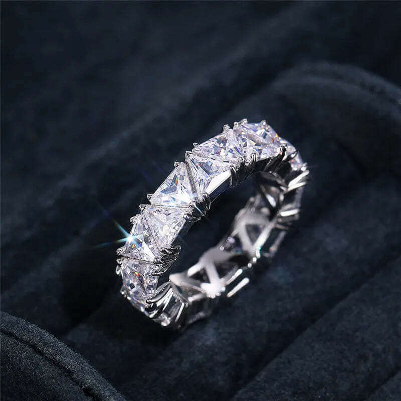 Bague Mariage Zircon Triangulaire – Alliance Femme Luxe TechVisio