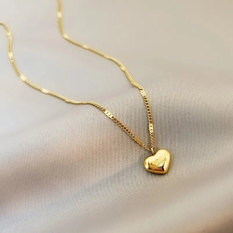 Collier Cœur Pêche Gravé Love – Chaîne Clavicule Dorée | Cadeau Romantique