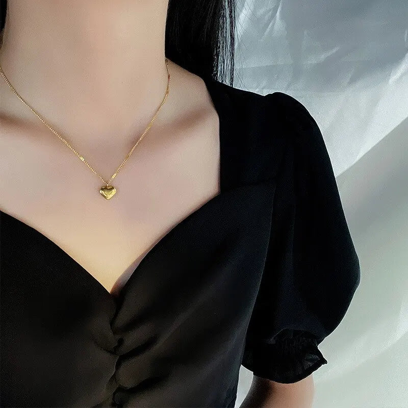 Collier Cœur Pêche Gravé Love – Chaîne Clavicule Dorée | Cadeau Romantique