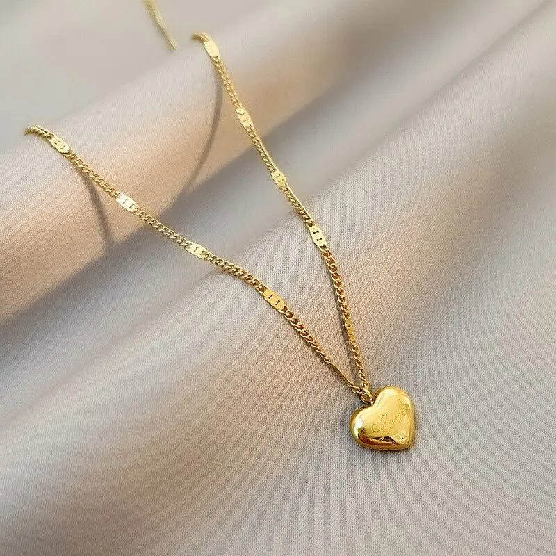 Collier Cœur Pêche Gravé Love – Chaîne Clavicule Dorée | Cadeau Romantique