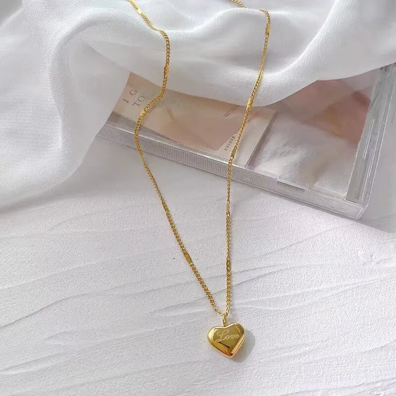 Collier Cœur Pêche Gravé Love – Chaîne Clavicule Dorée | Cadeau Romantique